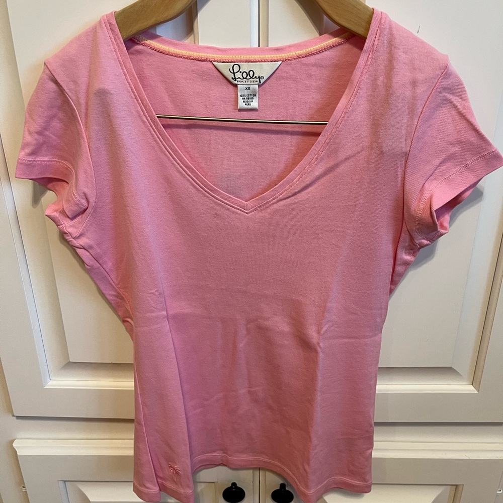 Lilly Pulitzer light pink tee shirt.